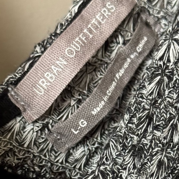 URBAN OUTFITTERS WAFFLE KNIT DOUBLE V NECK SWING TANK TOP GRAY MARL SIZE LARGE - Picture 3 of 5